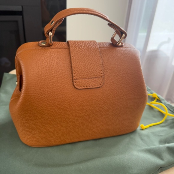 Beautiful Soft Leather Doctor's Style Bag - Picture 4 of 5